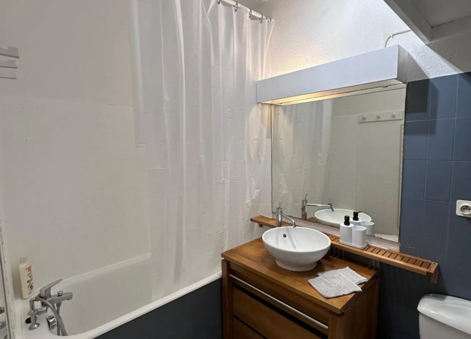 Studio Sur Le Port De Hyeres - A 2Min Des Plages, Clim & Balcon Apartment