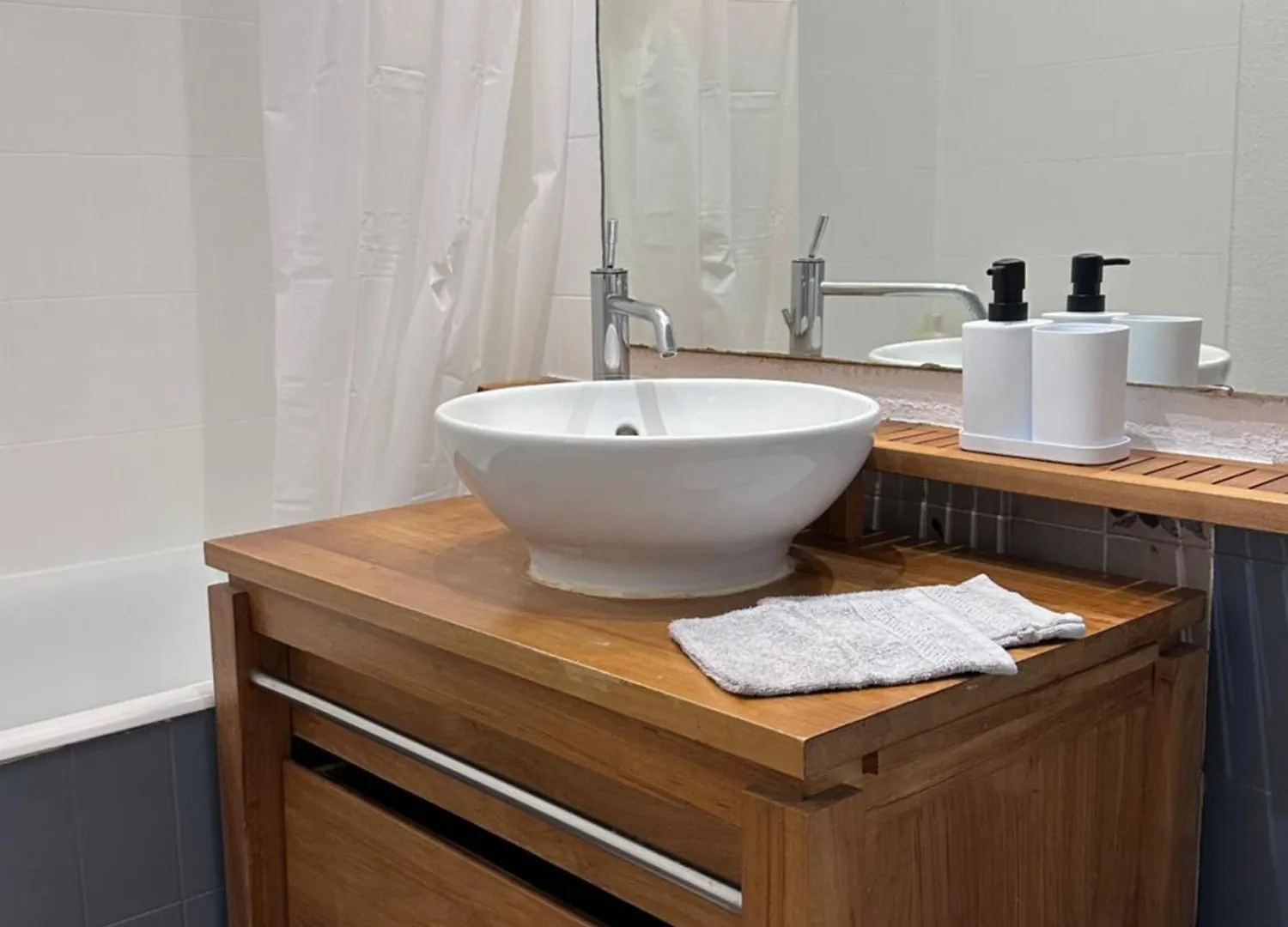 Studio Sur Le Port De Hyeres - A 2Min Des Plages, Clim & Balcon