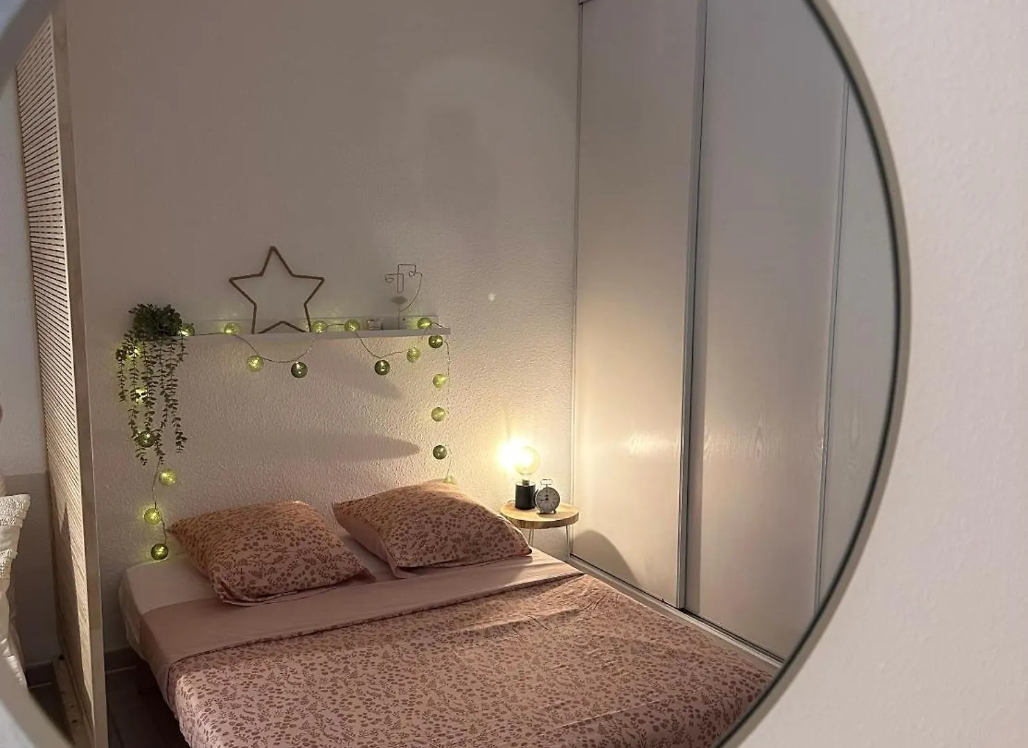 Apartment Studio Sur Le Port De Hyeres - A 2Min Des Plages, Clim & Balcon