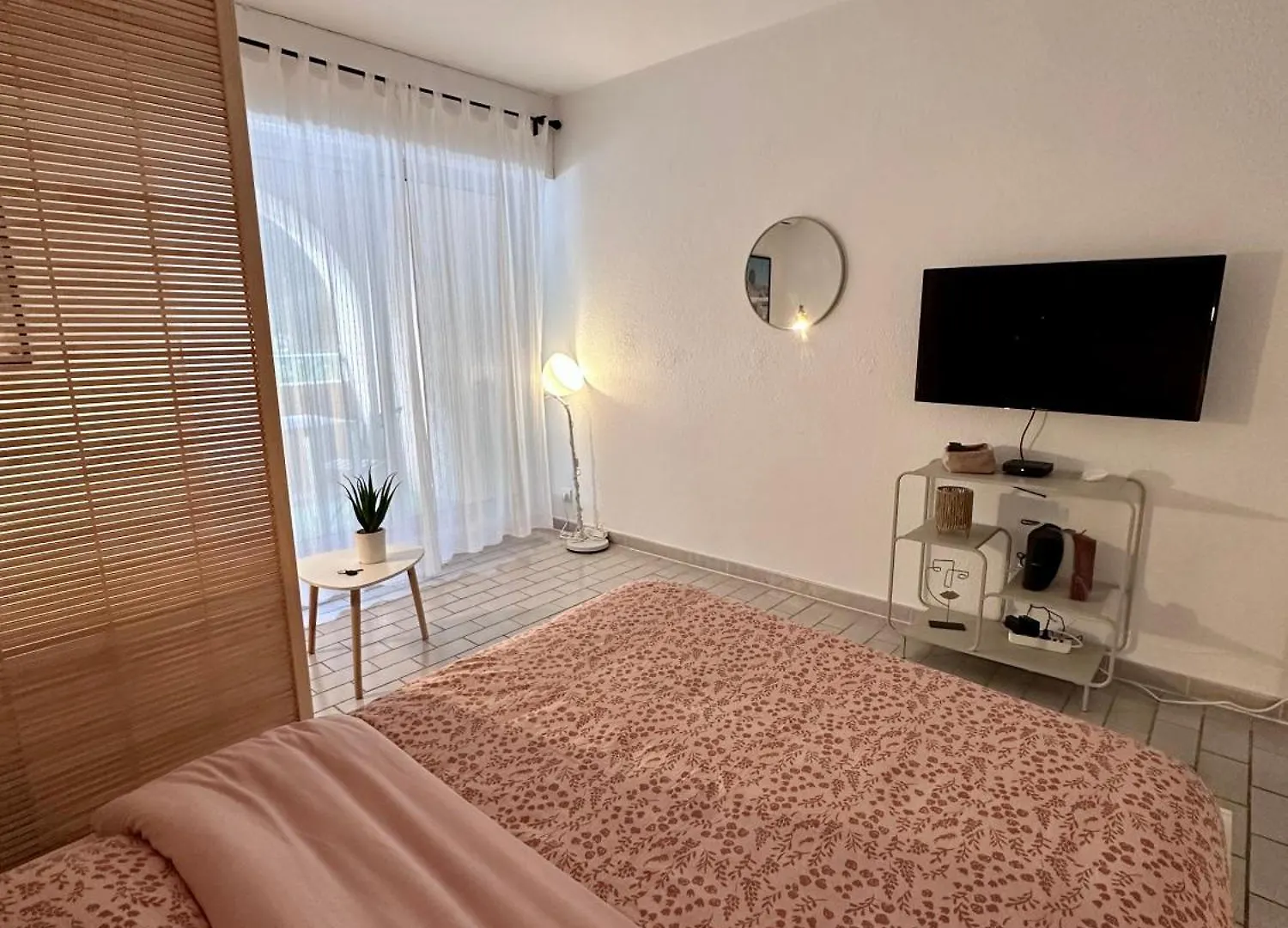 Studio Sur Le Port De Hyeres - A 2Min Des Plages, Clim & Balcon Apartment