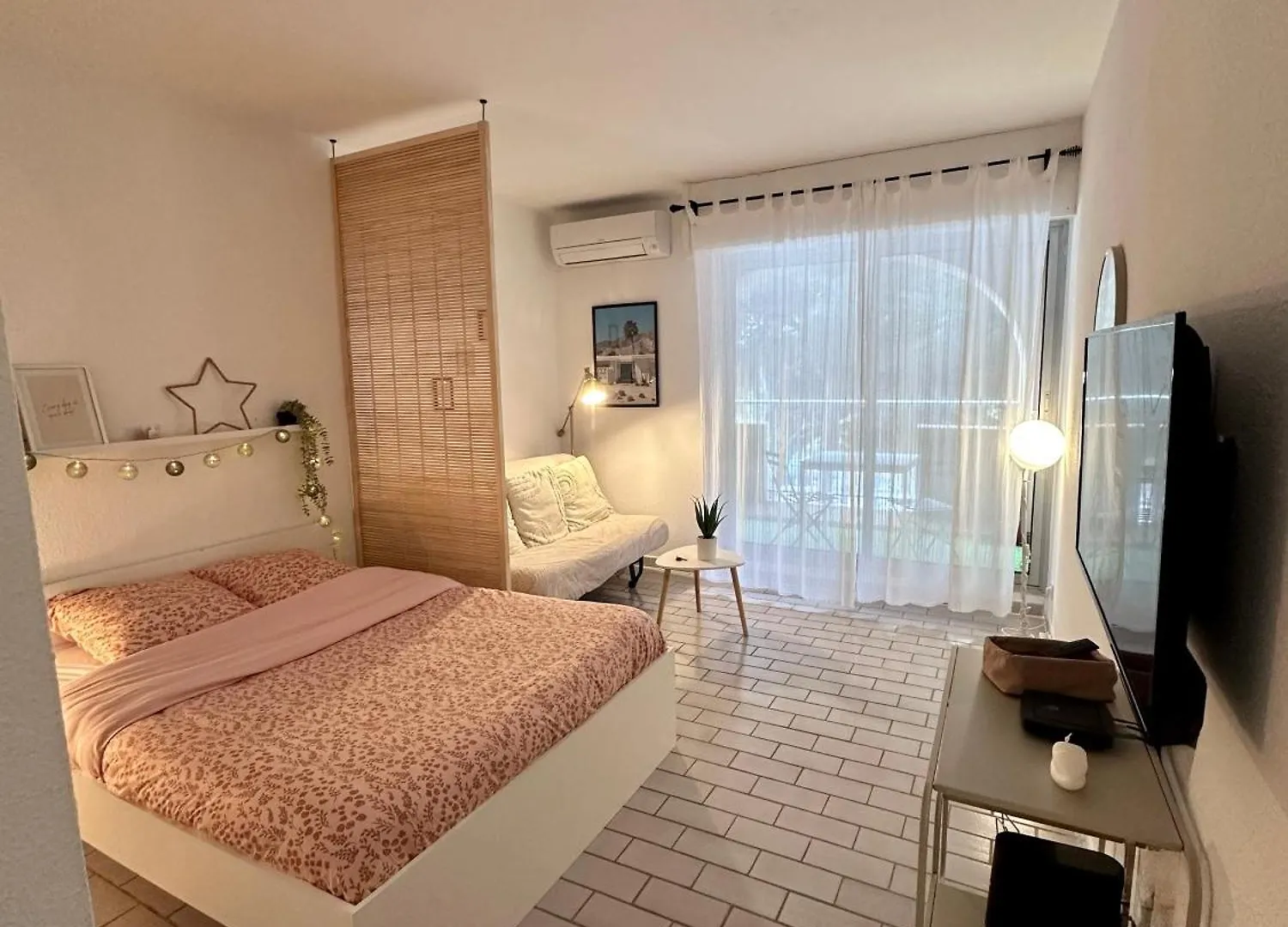Studio Sur Le Port De Hyeres - A 2Min Des Plages, Clim & Balcon location